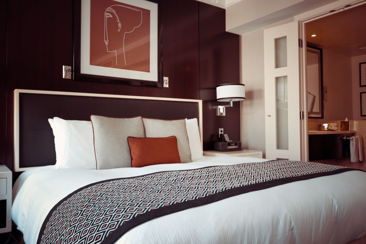 Sabiha Gökçen Havalimanı'na Yakın Otel Seçerken Dikkat Edilmesi Gerekenler